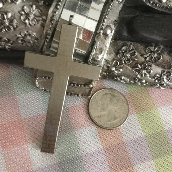 UNISEX LARGE STAINLESS CROSS NECKLACE BY FOLLIE🙏 - Picture 3 of 6